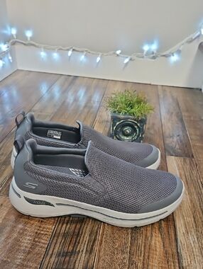 Skechers Men’s Gray Slip-On Arch Fit Casual Loafers